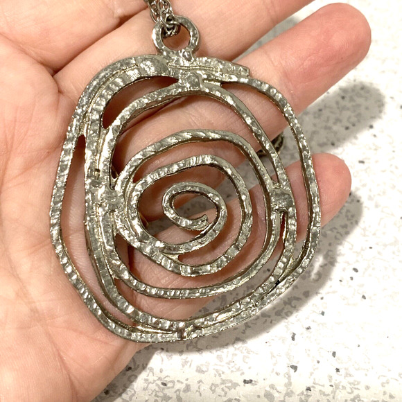 Vintage Silver Chain Necklace Mod 1970's Textured Modern Art Abstract Pendant - Picture 6 of 8